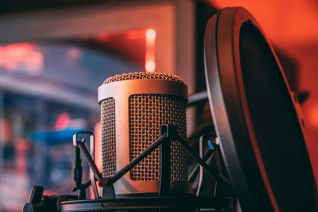 Pop Filter Distance: Dual-Mesh Nylon vs Metal Grille Plosive Dispersion technical architecture diagram